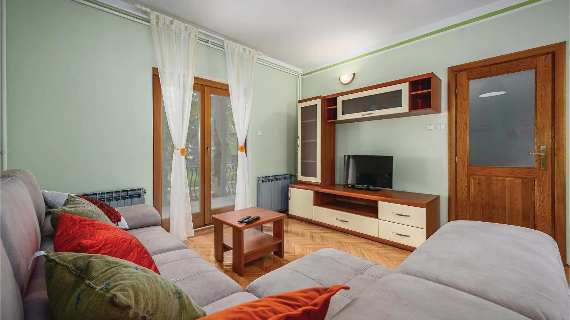 Vakantiehuis Lovely Home In Zminj With Kitchen