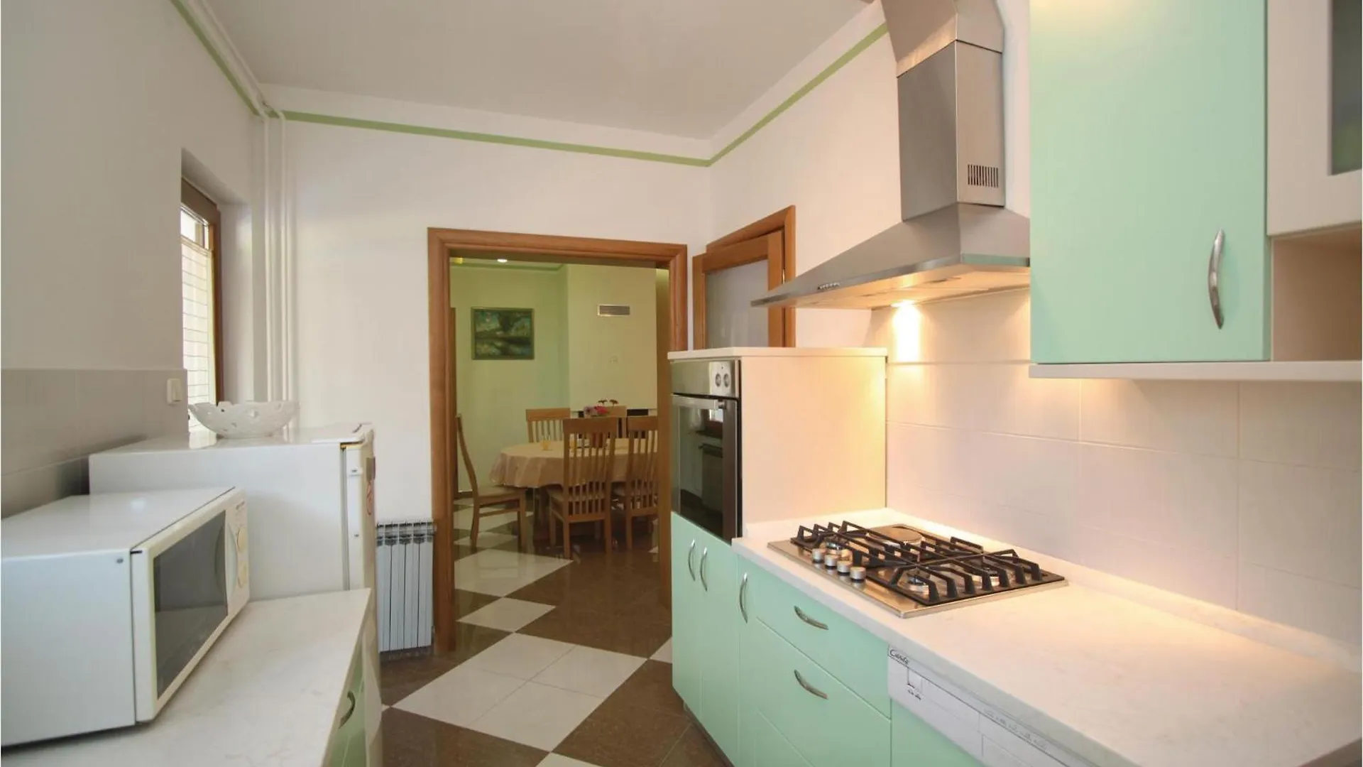 Vakantiehuis Lovely Home In Zminj With Kitchen